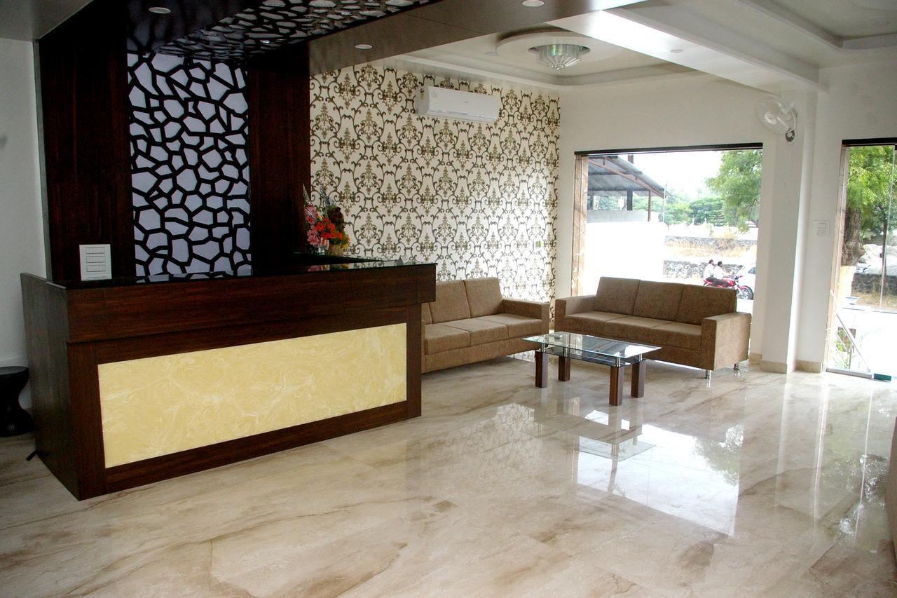 Hotel Gulmohar Pride Ahmednagar Exterior foto